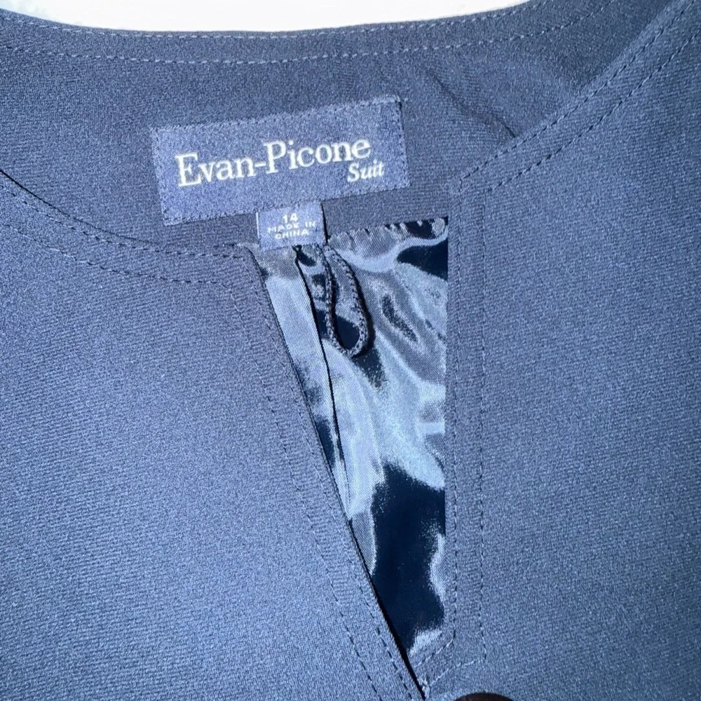 2 x 20$ Evan Picone Women's Navy Blazer with Brown Buttons Size 14